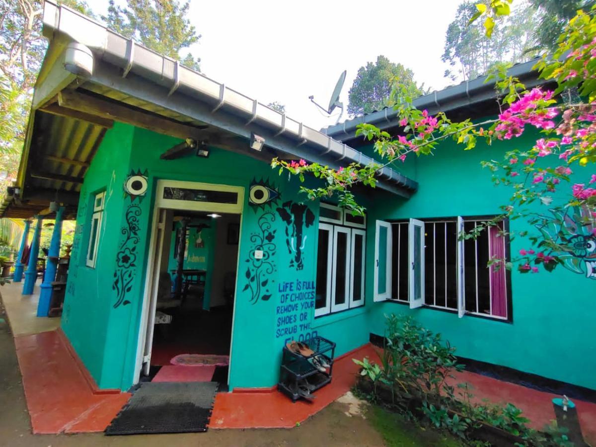 The 1964 Holiday Bungalow เอลลา ภายนอก รูปภาพ